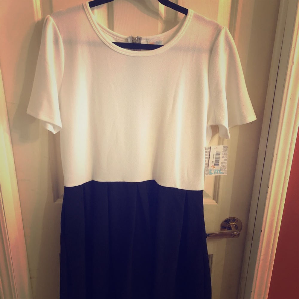 Lularoe Amelia black & white (2XL)